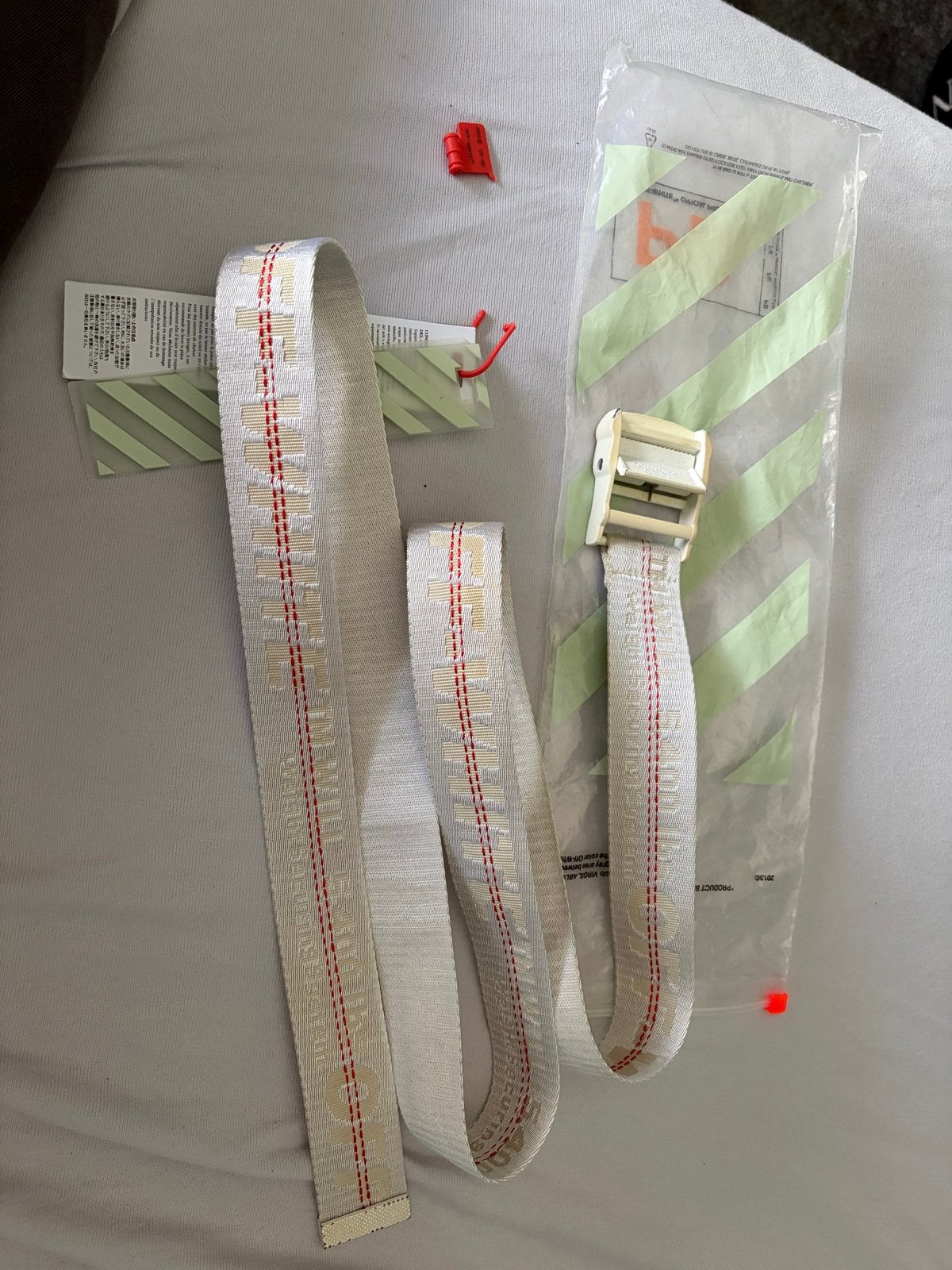 Off-White Industrial Belt - Wit met rode stiksels, Wit, Heupriem, Ophalen of Verzenden, Gedragen