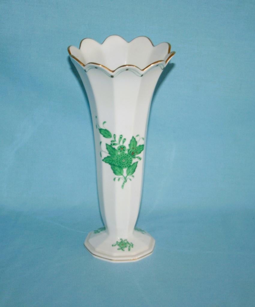 Herend  " Apponyi " in Green - Fluted Vase - 7075/AV, Overige typen, Ophalen of Verzenden, Zo goed als nieuw, 2de Hands
