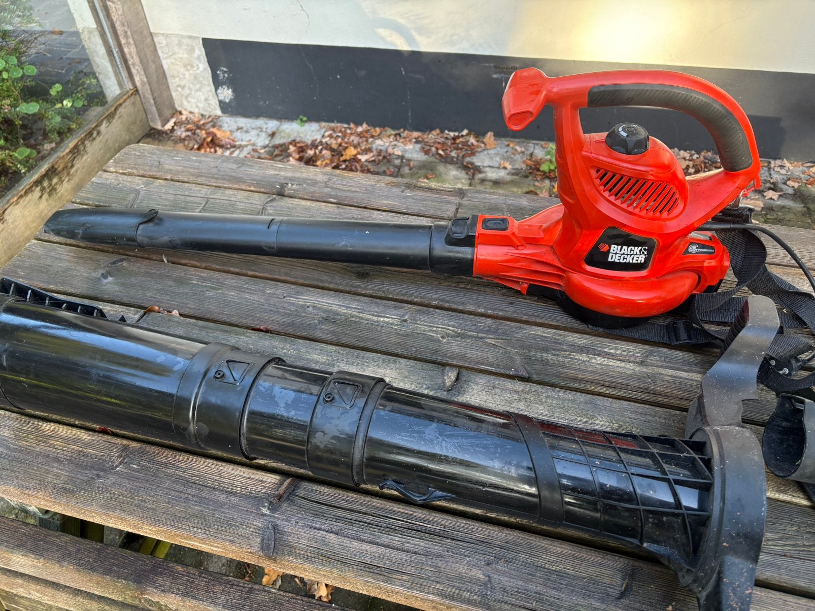 Bladblazer Black&Decker, Tuin en Terras, Ophalen, Zo goed als nieuw, Elektrisch, Met opvangzak