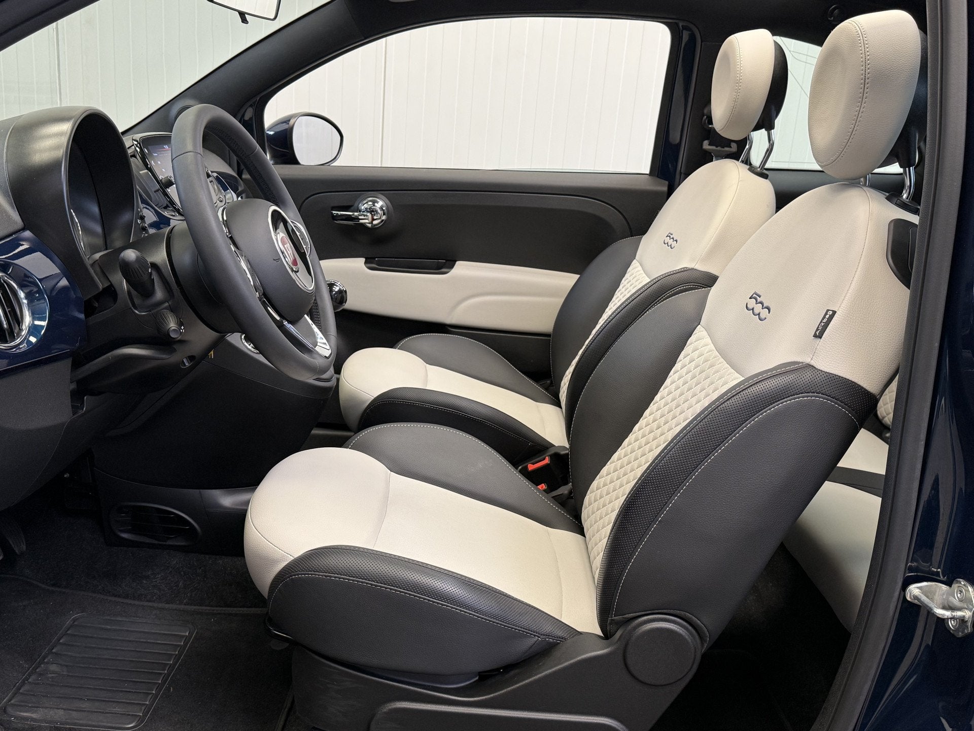 Fiat 500C 1.0 Hybrid Dolcevita AIRCO/ECC-NAVI by CARPLAY-LMV, Auto's, Voorwielaandrijving, Gebruikt, Leder en Stof, Bedrijf