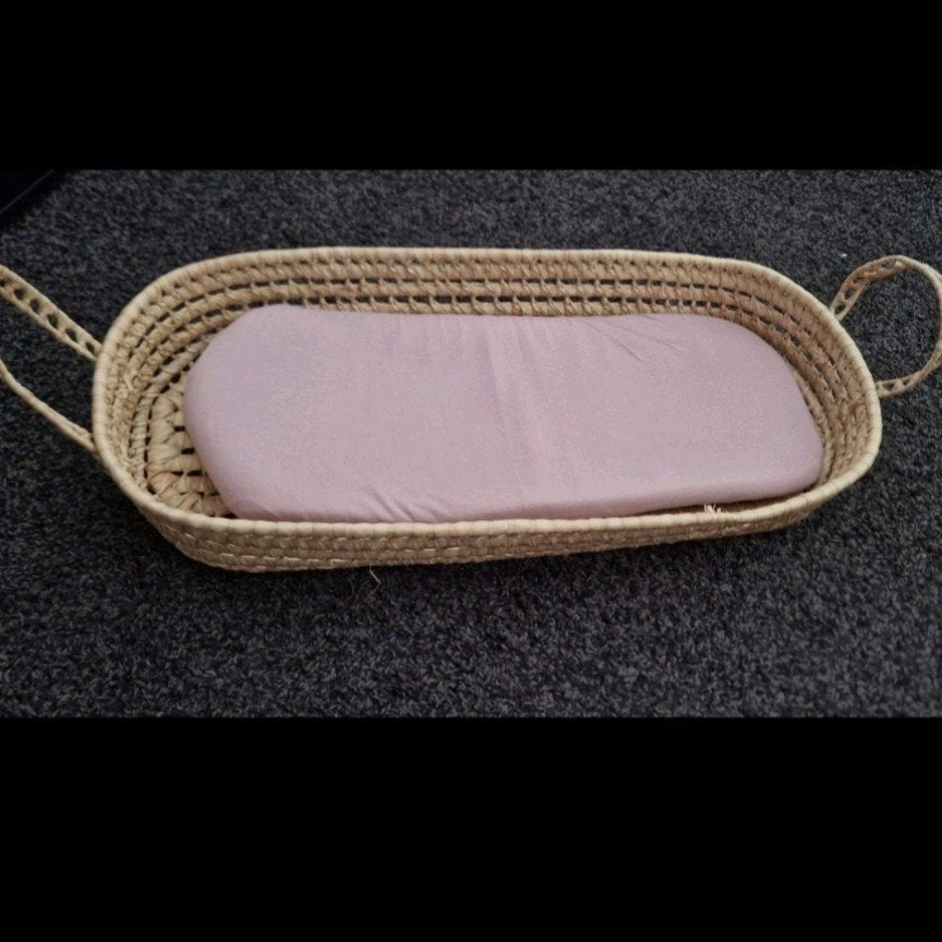 Rotan baby verschoningsmandje met kussentje nu 7 euro, Ophalen of Verzenden, Zo goed als nieuw, Aankleedkussen