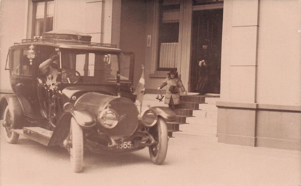 Leeuwarden FOTOKAART - Koninklijk bezoek 1917 met oude auto, Ophalen of Verzenden, Voor 1920, Ongelopen, Friesland