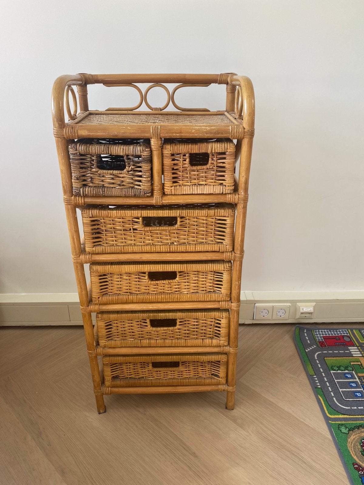 Leuk rotan kastje, Ophalen, Minder dan 50 cm, Gebruikt, 5 laden of meer