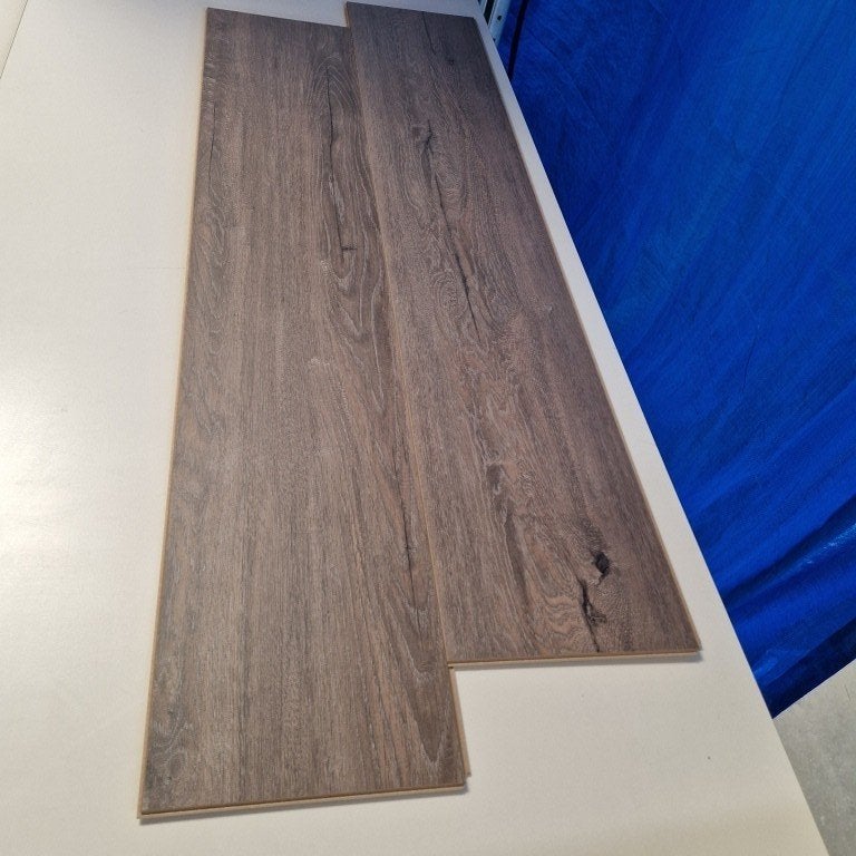 Restpartij 19,6 m2 nieuwe laminaat Wide Beauty Sherbrooke., Ophalen, Bruin, Nieuw, 10 tot 25 m²