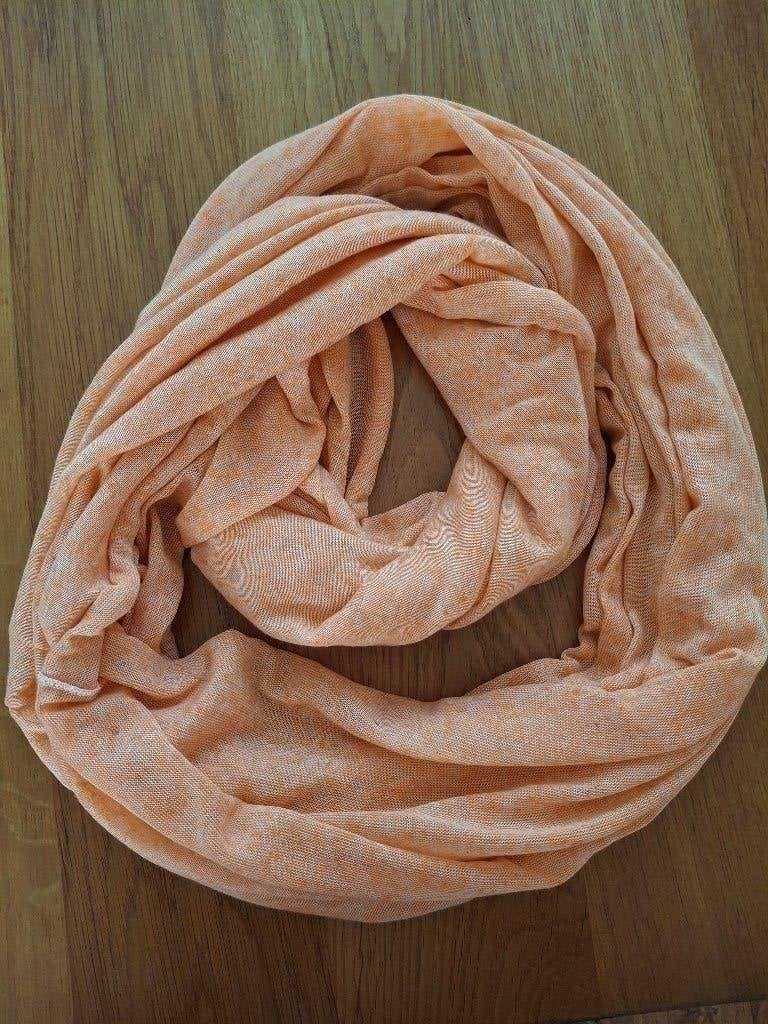 Sjaal - pastel perzikkleur, Ophalen of Verzenden, Gedragen, Maat 38/40 (M), Sjaal