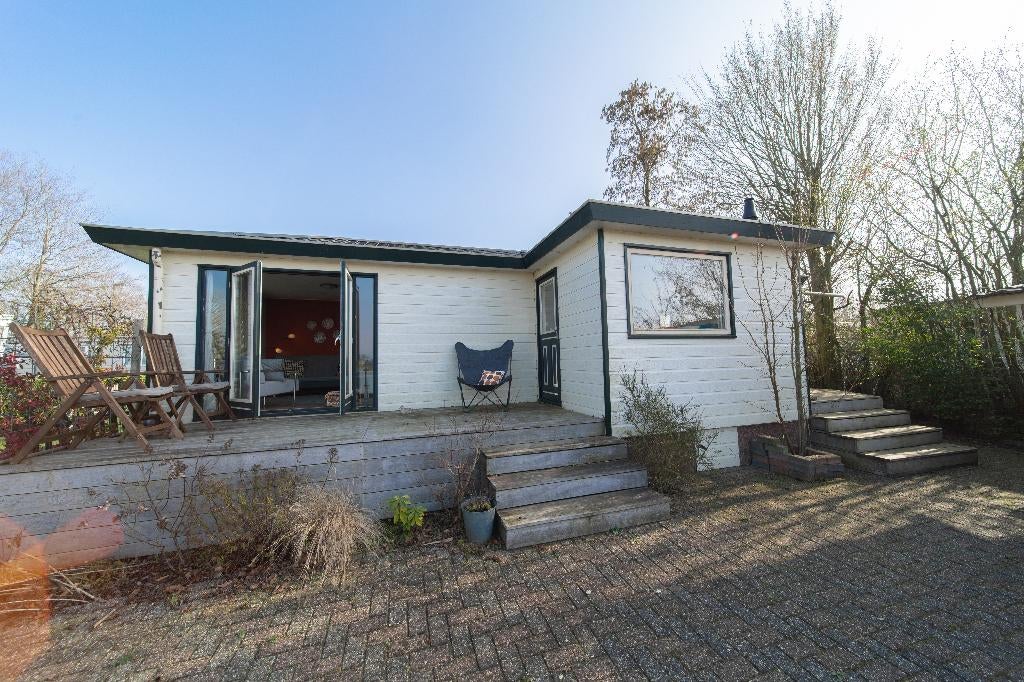 Prachtig Chalet aan het water mét inboedel en boot, Noord-Brabant, 2 slaapkamers, Verkoop zonder makelaar, Chalet