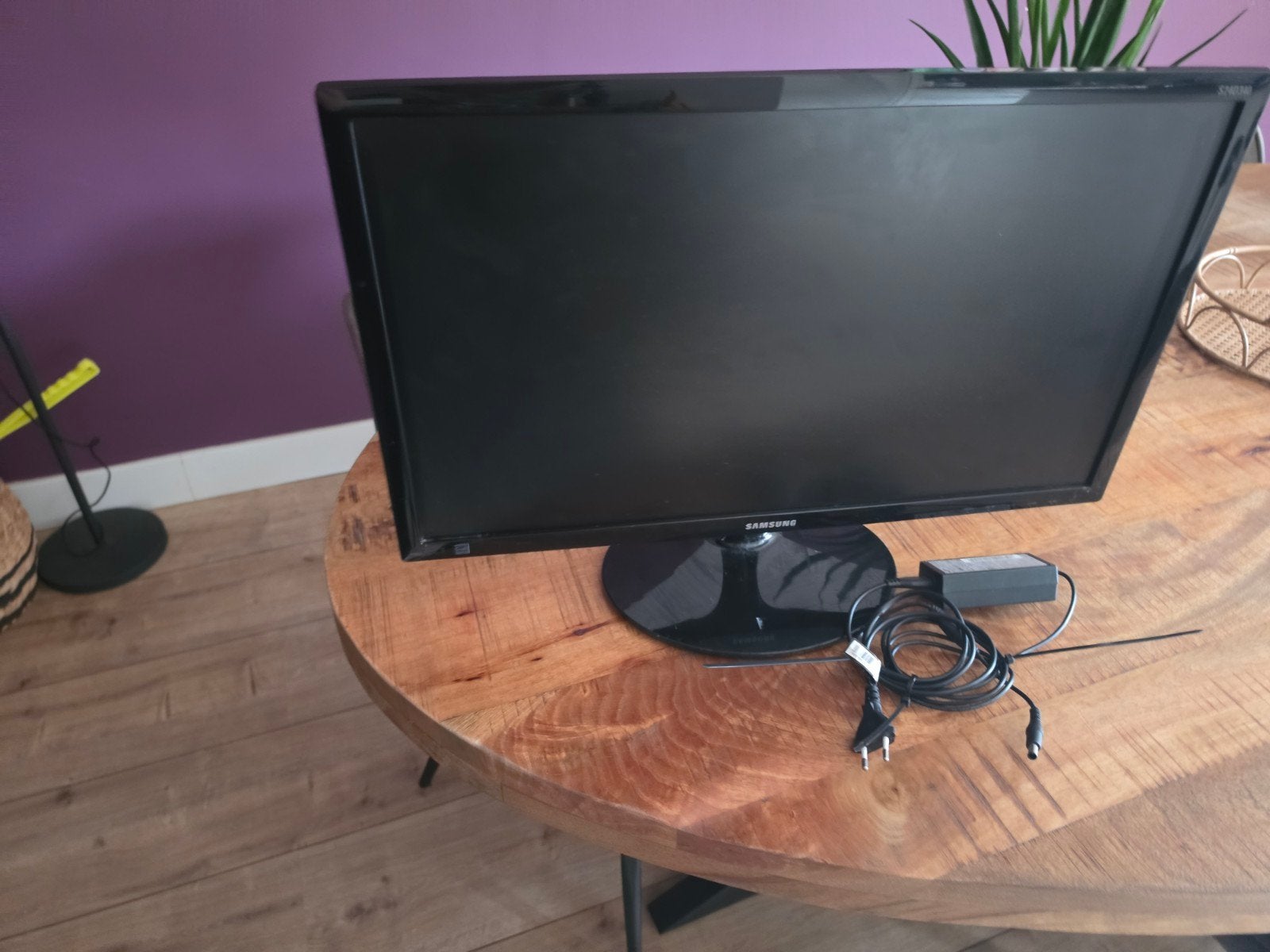 Samsung S24B340H Full HD Monitor - 24 inch, Ophalen, Gebruikt, Kantelbaar, HDMI