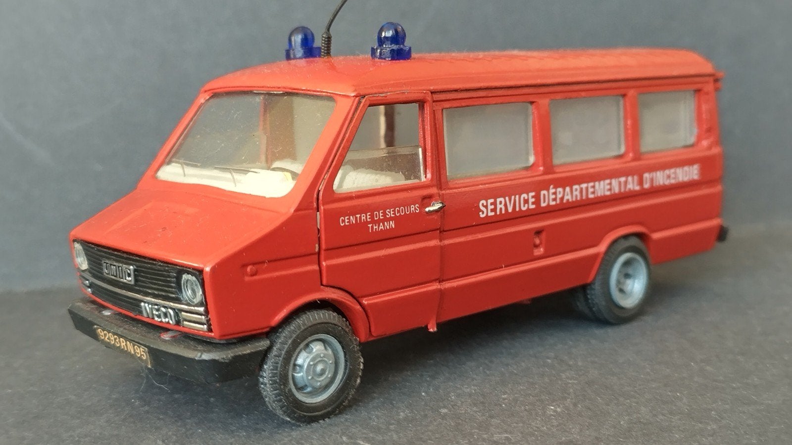 iveco Daily service Departemental Incendie 1:43 Old Cars Pol, Overige merken, Auto, Verzenden, .