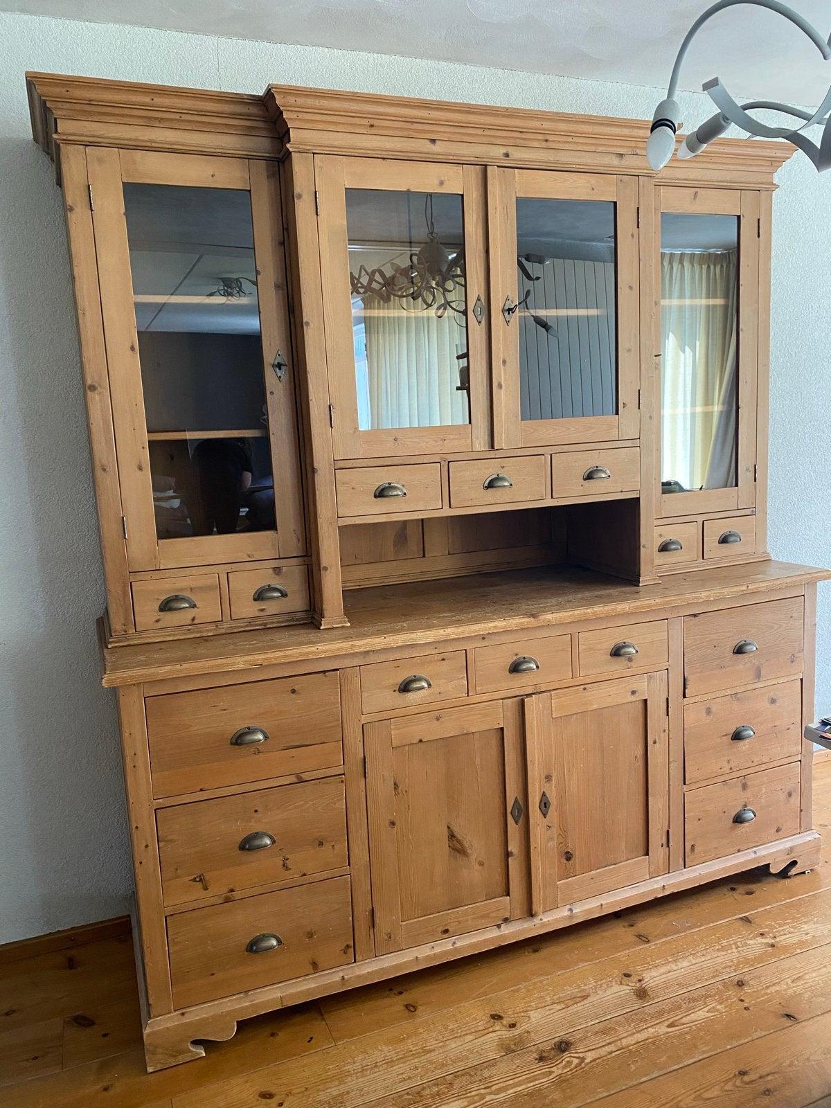 Antieke grenen buffetkast / dressoir met vitrinekast, Ophalen