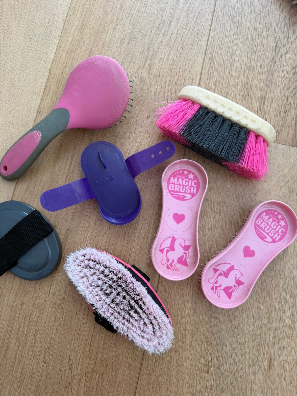 Roze paarden borstel set, BR, Ophalen of Verzenden, Zo goed als nieuw, Verzorgingsset