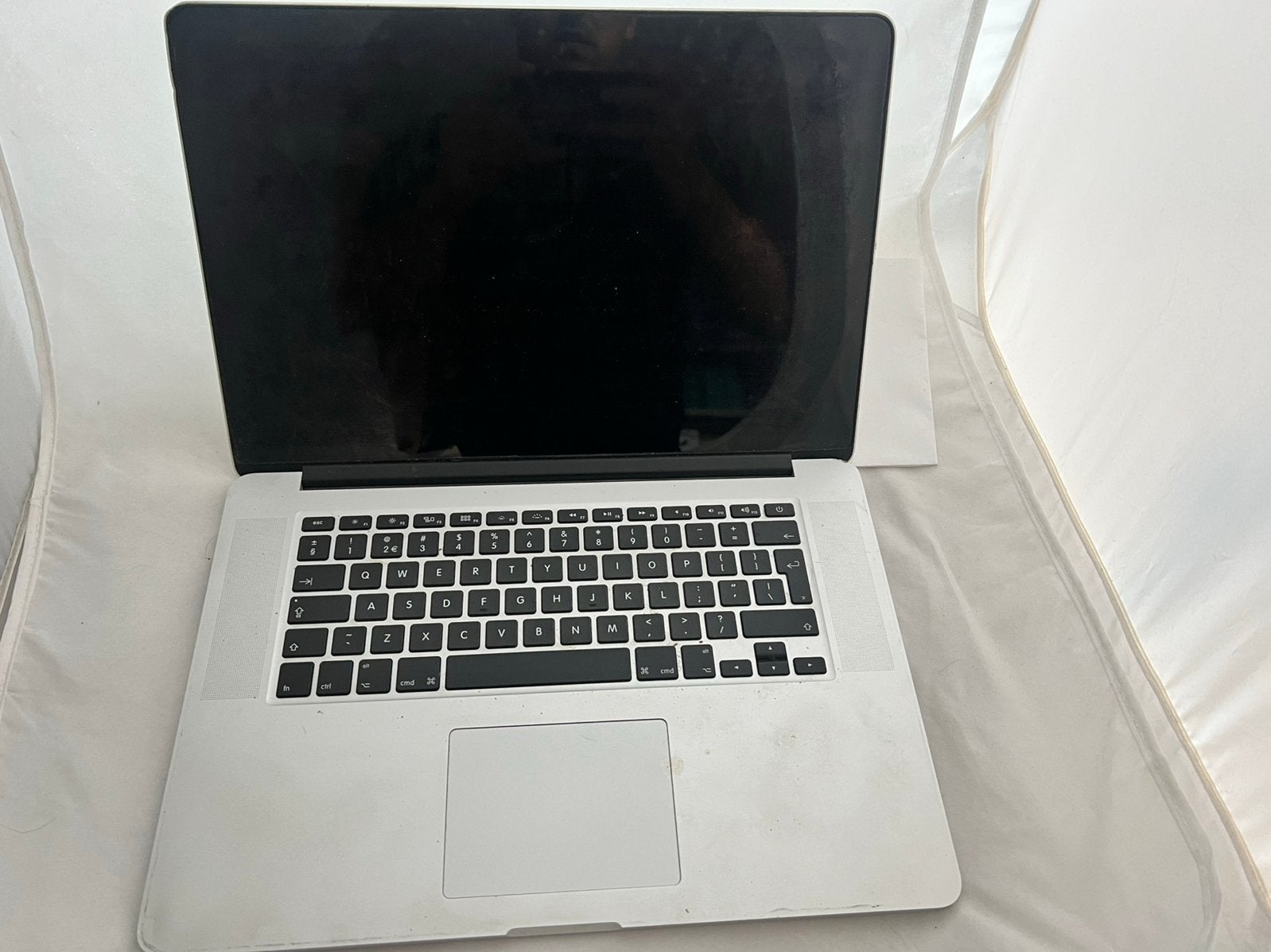 Apple Macbook pro i7 15 inch *schade + defect*, Computers en Software, MacBook Pro, 2 tot 3 Ghz, Ophalen of Verzenden, Niet werkend
