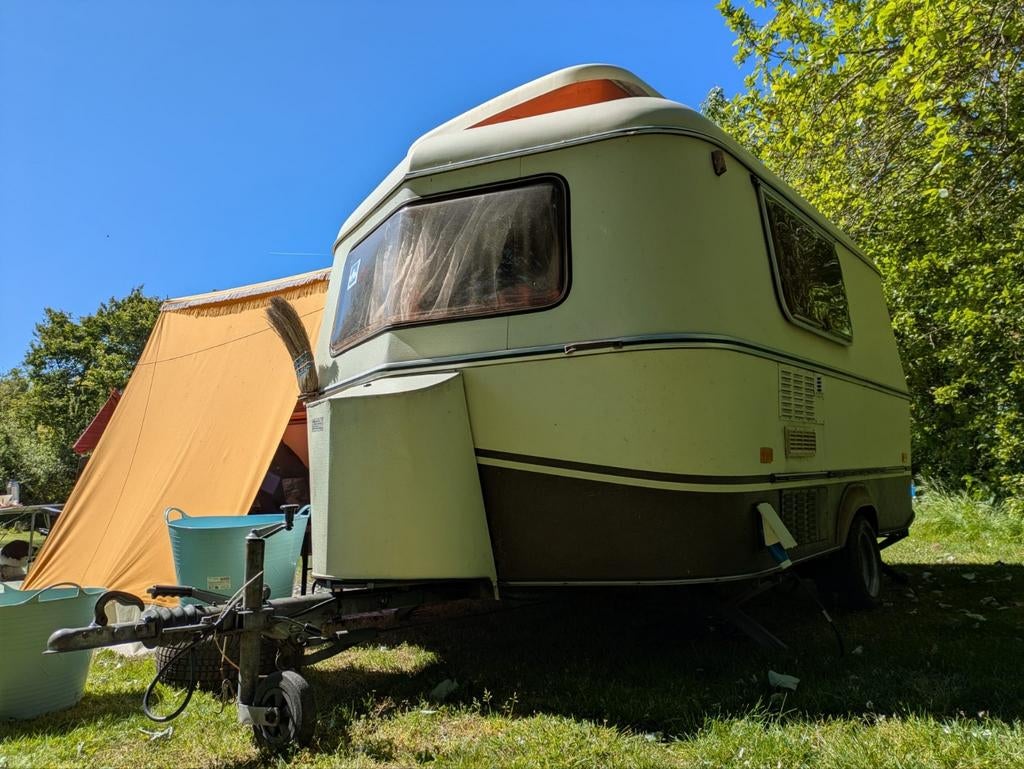 Eriba Pan Familia Touring, Caravans en Kamperen, Vast bed, Koelkast, Particulier, 500 - 750 kg