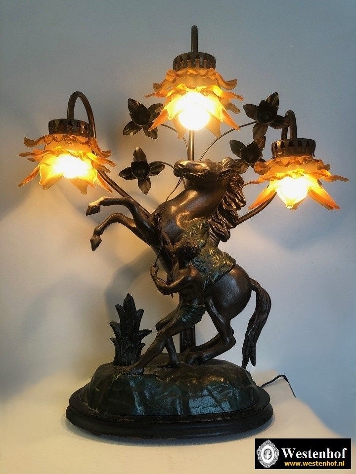 Franse tafellamp schemerlamp beeld paard knecht antiek brons