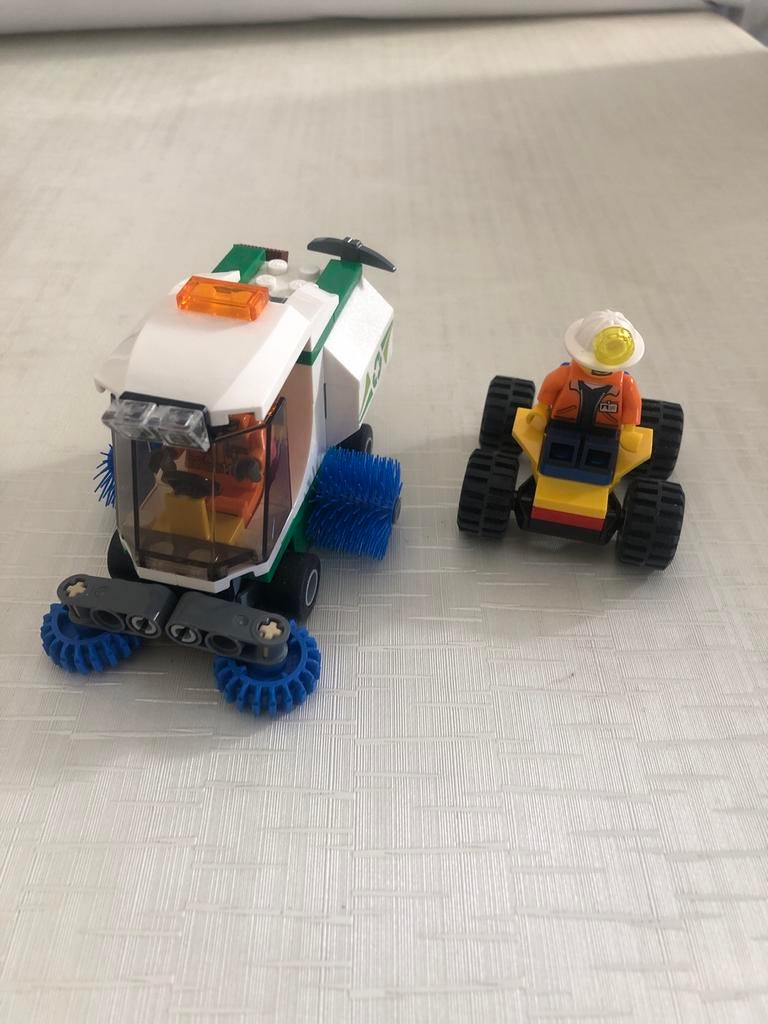 Lego City Veegwagen en Quad met Minifiguur, Lego, Ophalen of Verzenden, Compleet, Complete set
