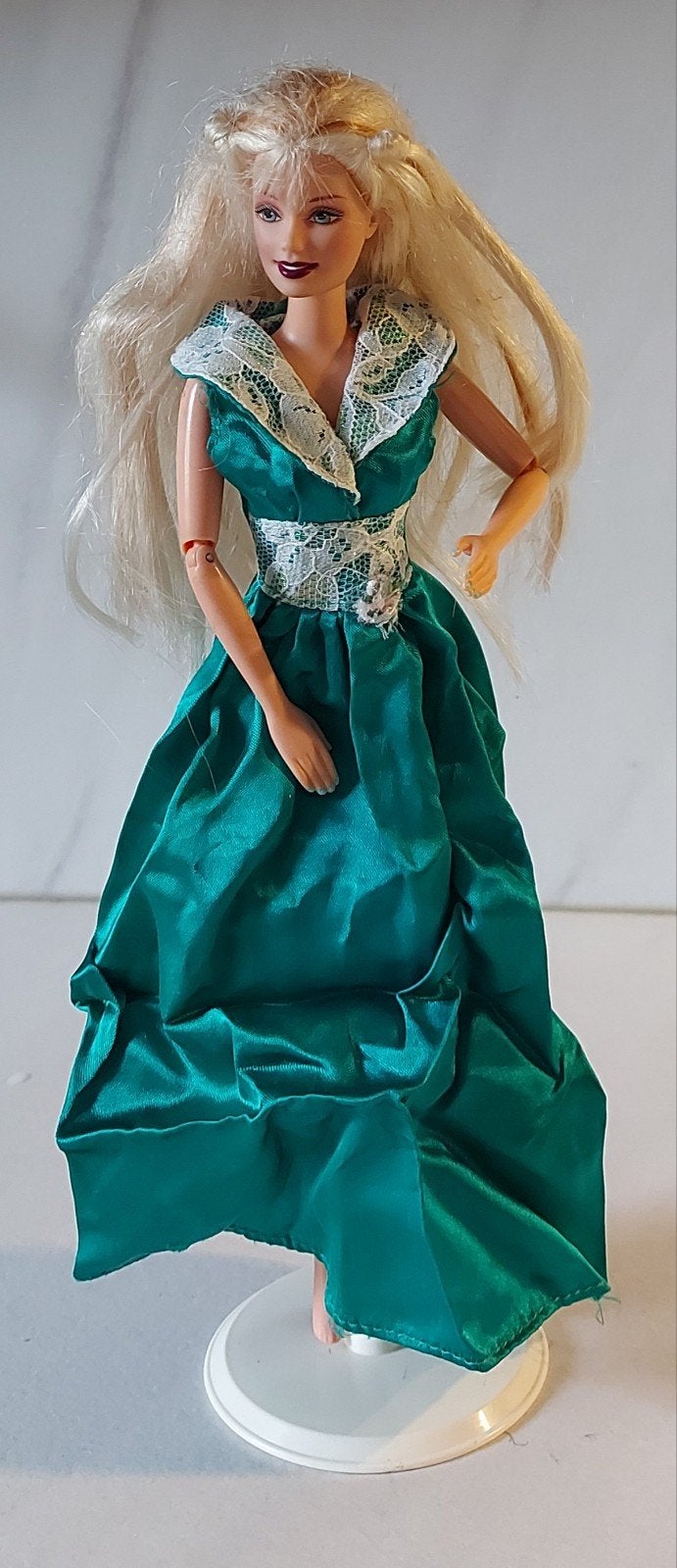 Barbie in groene jurk, Ophalen of Verzenden, Gebruikt, Kleertjes
