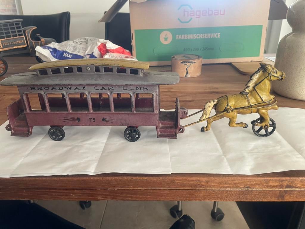 Gietijzer tram met pasrd, Antiek en Kunst, Antiek | Speelgoed, Ophalen of Verzenden