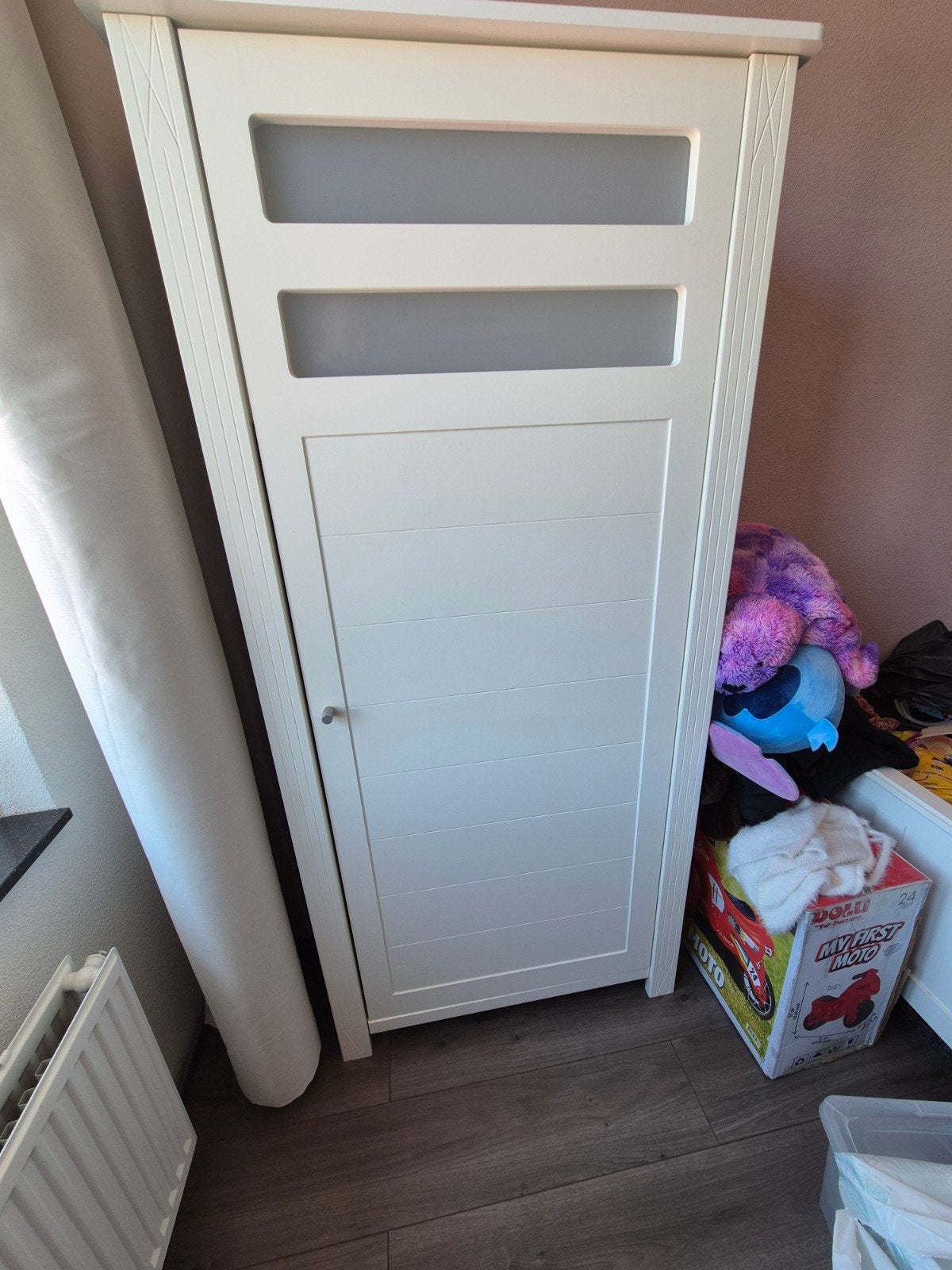 Witte kledingkast met legplank en hangruimte, Ophalen, Gebruikt, Modern, 150 tot 200 cm