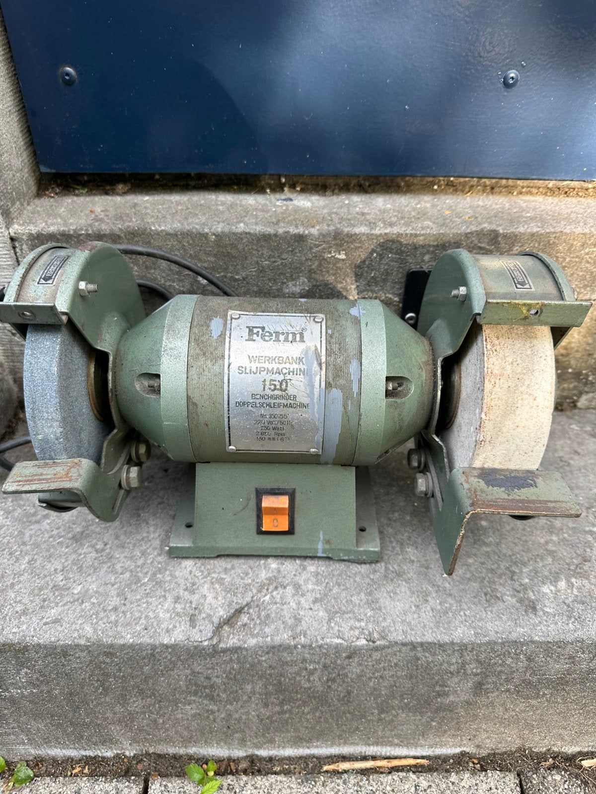 Ferm slijpmachine, Ophalen, Zo goed als nieuw, Minder dan 700 watt, Werkbankslijpmachine