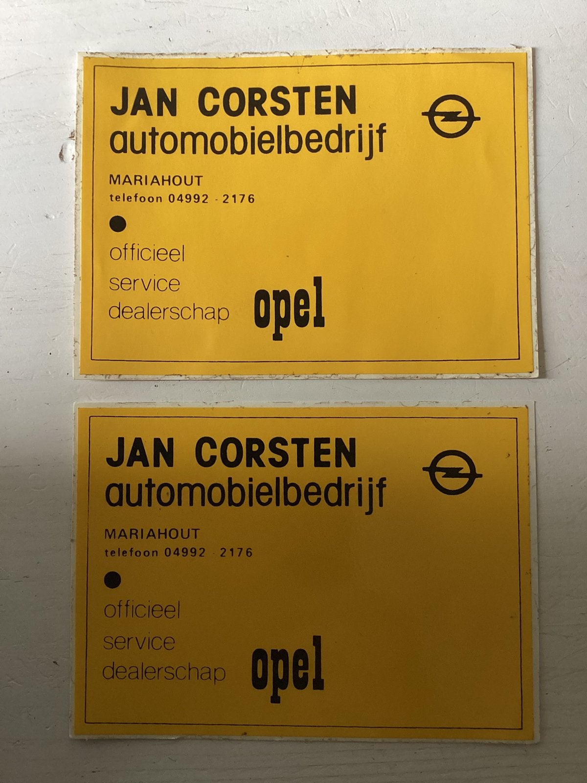 2 stickers Automobielbedrijf Jan Corsten Mariahout (Opel), Verzenden, Zo goed als nieuw