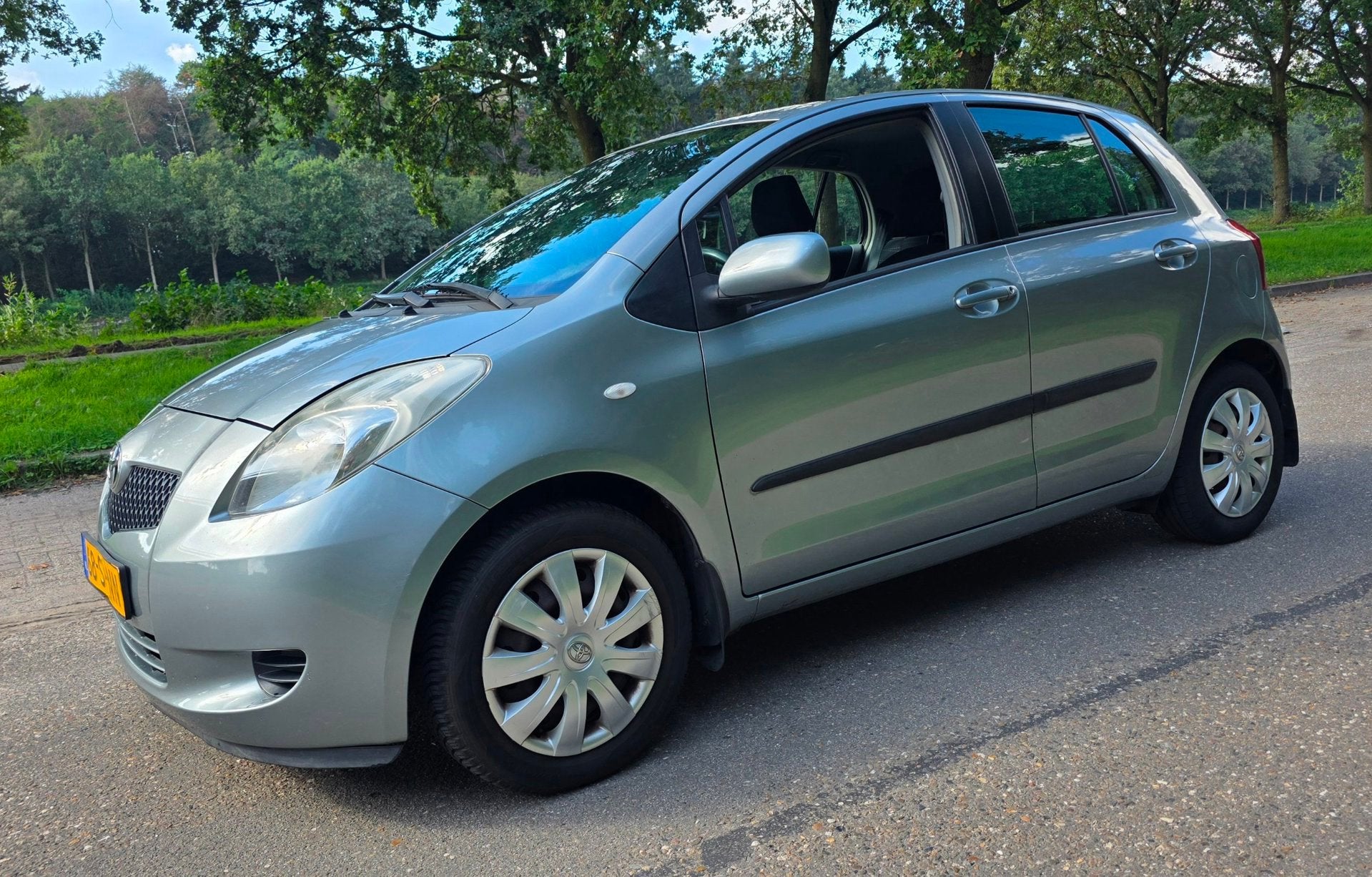 Toyota Yaris 1.3 VVTi - Airco - 5 Deurs - NL Auto -, Auto's, Voorwielaandrijving, 4 cilinders, 995 kg, Origineel Nederlands