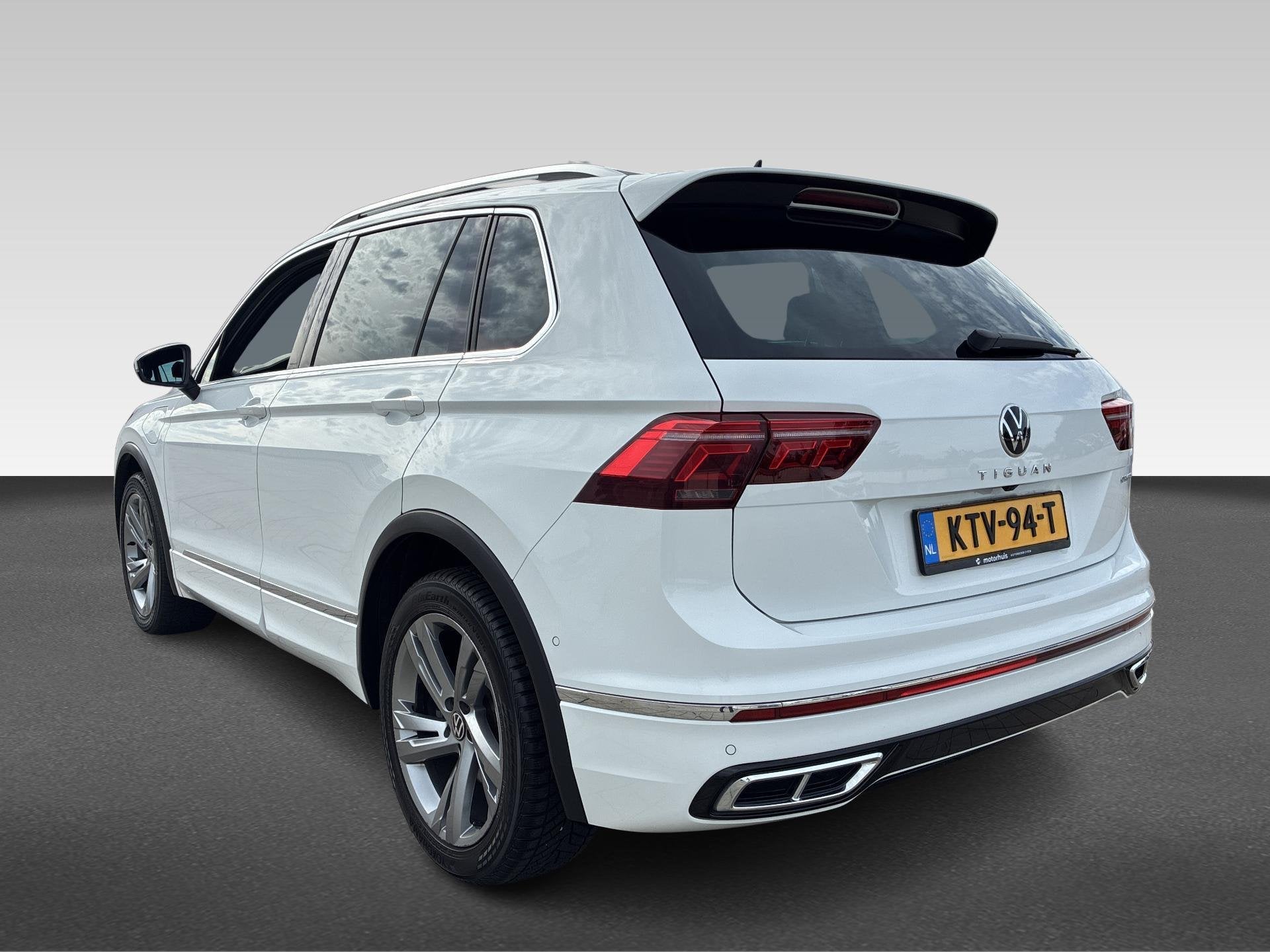 Volkswagen Tiguan 1.4 TSI eHybrid R-Line Business, Auto's, Automaat, Euro 6, Wit, 1701 kg