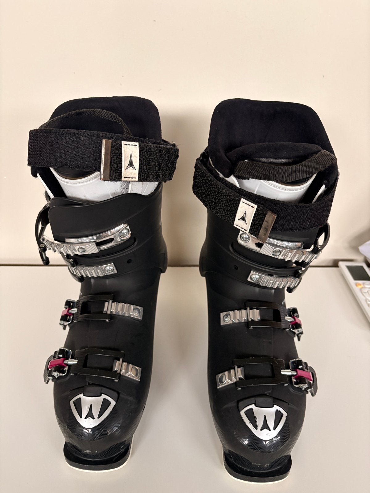 Atomic Hawx Magna 80 W skischoenen met gevoerde binnenzool, Sport en Fitness, Gebruikt, Schoenen, Ophalen of Verzenden, Atomic