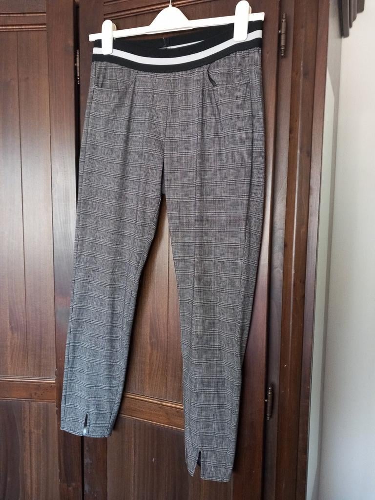 Prachtige dunne broek van studio anneloes maat M, Kleding | Dames, Maat 38/40 (M), Studio anneloes., Ophalen of Verzenden, Zo goed als nieuw