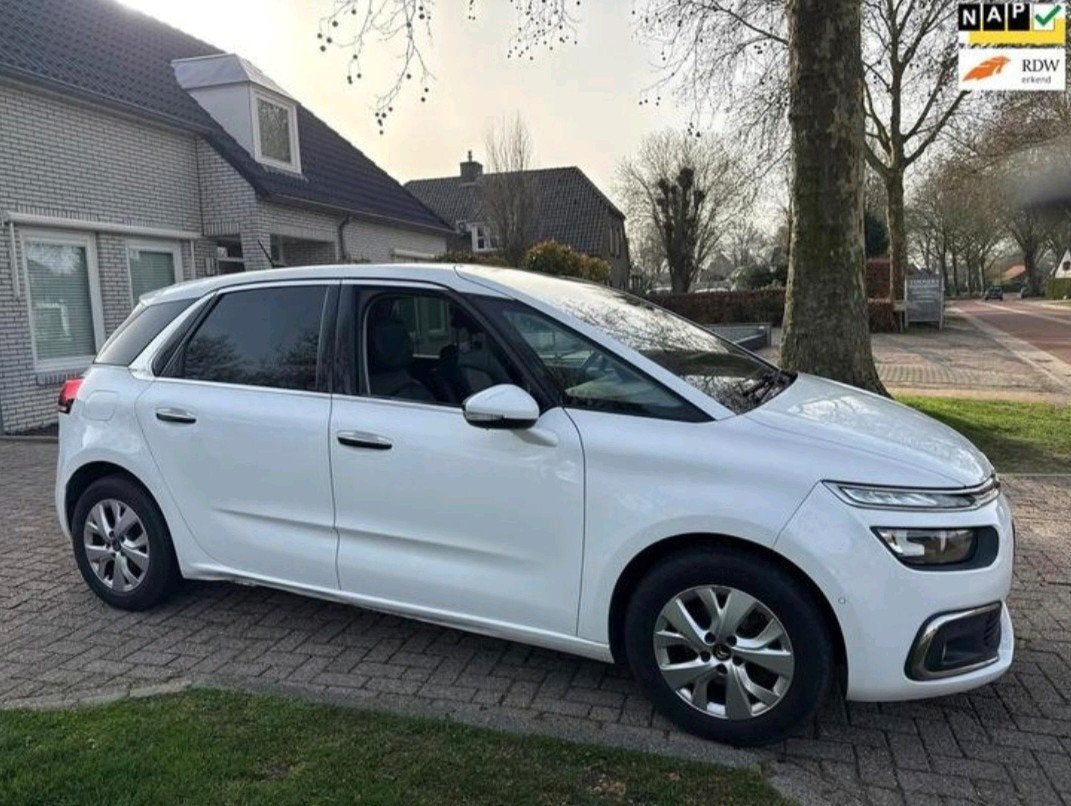 Citroën C4 1.2 E-thp 2017 Wit /distrubitieriem is vervangt✅️, Auto's, Citroën, Voorwielaandrijving, Parkeerassistent, Zwart, 1199 cc
