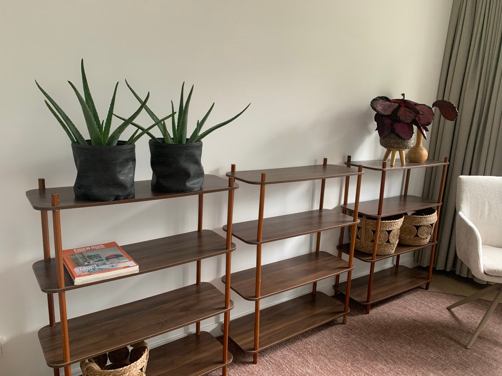 Walnoot stokkenkast - per stuk bieden, Ophalen, Met plank(en), Gebruikt, 100 tot 150 cm