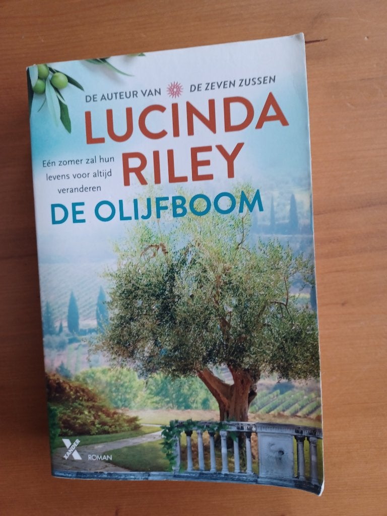 De olijfboom, Gelezen, Europa overig, Lucinda Riley, Ophalen of Verzenden