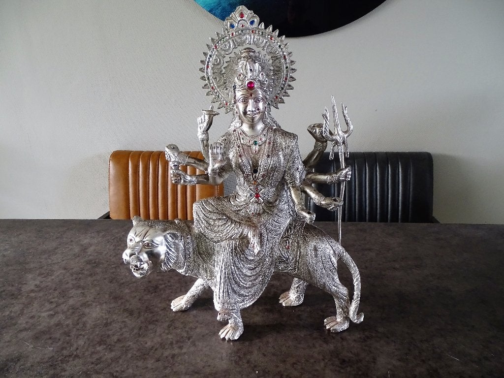 Grote verzilverde Durga op tijger – 8,8 kg, Verzamelen, Religie, Ophalen of Verzenden, Gebruikt, Beeld(je), Hindoeïsme