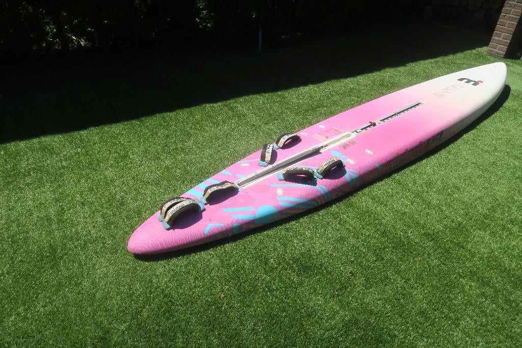 Mistral One Design surfplank, incl 3 zeilen en toebehoren, Watersport en Boten, Windsurfen, Ophalen, Gebruikt, 300 cm of meer