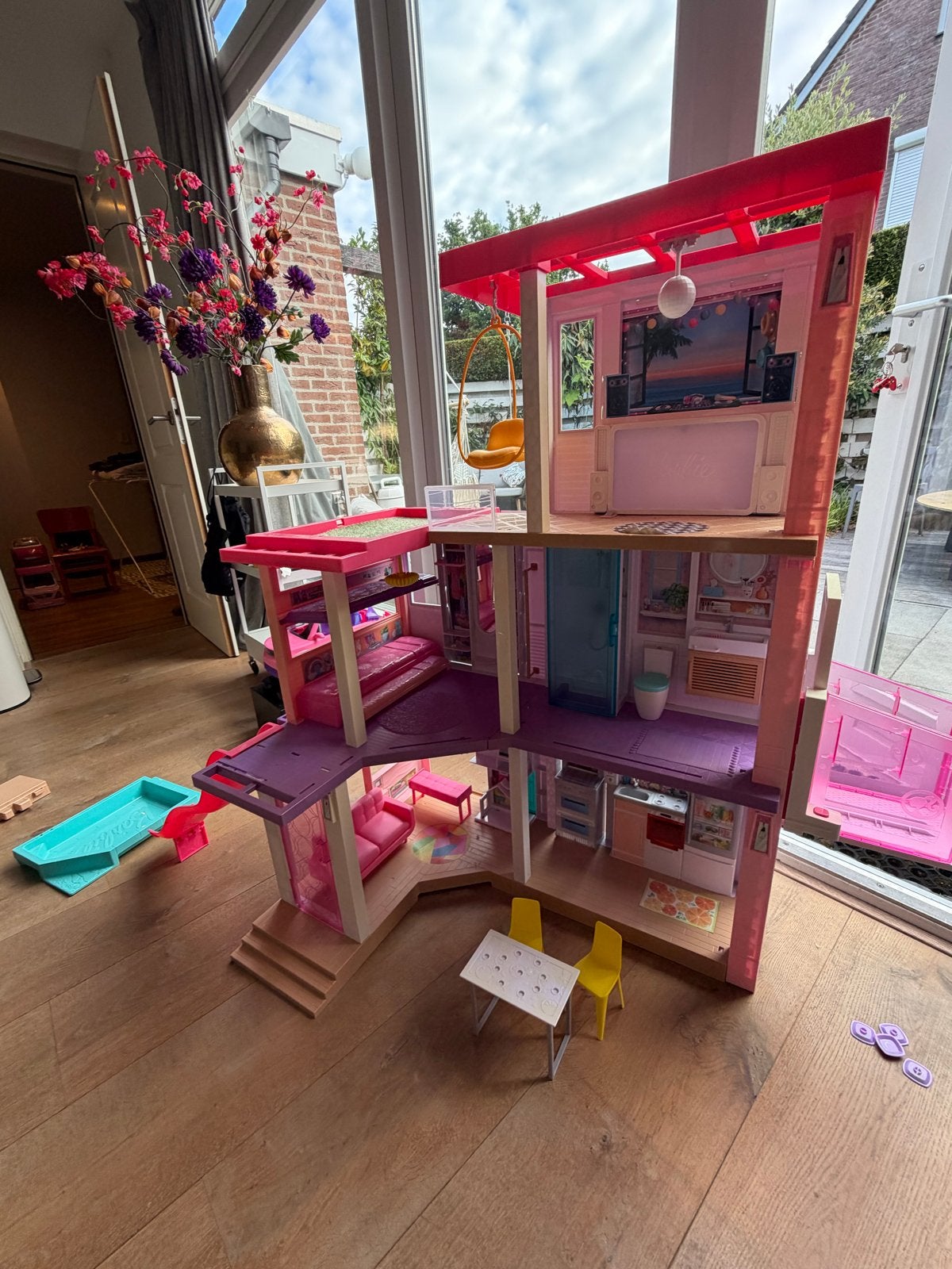 Barbie Droomhuis met accessoires en glijbaan, Ophalen, Zo goed als nieuw, Poppenhuis