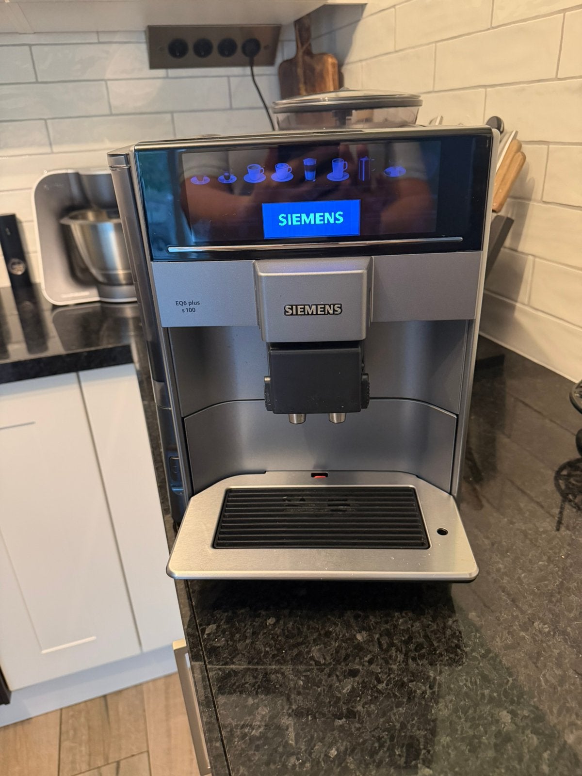 Siemens koffiemachine EQ6 plus S 100, Witgoed en Apparatuur, Koffiezetapparaten, Ophalen, Afneembaar waterreservoir, Koffiemachine