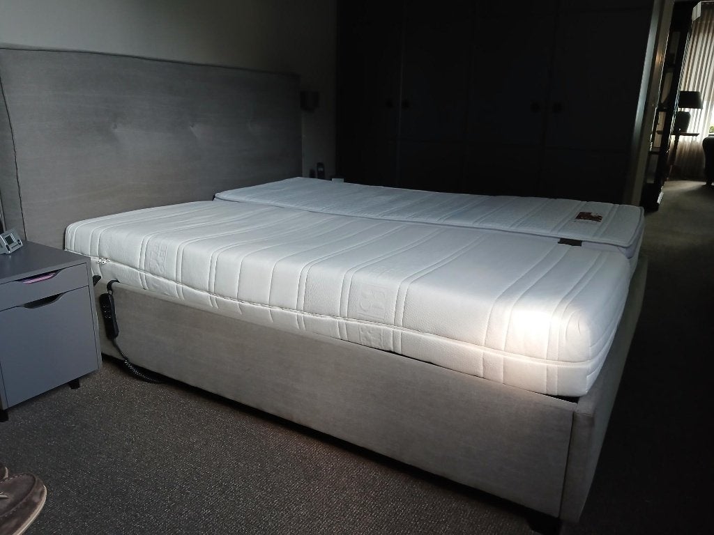 2-persoons bed-ombouw 2x 80X200cm + elektr. lattenbodems, Huis en Inrichting, Ophalen, Strak, Eenpersoons, 200 cm