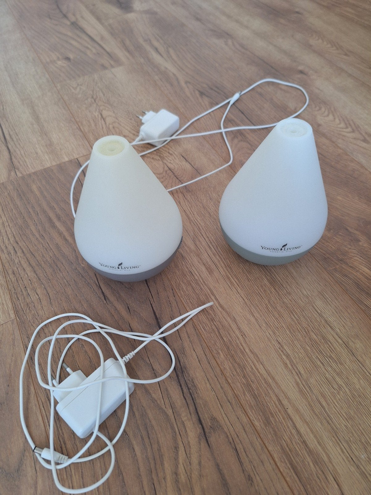2 Young Living Dewdrop Diffusers, Gebruikt, Kunststof, Ophalen of Verzenden, Modern