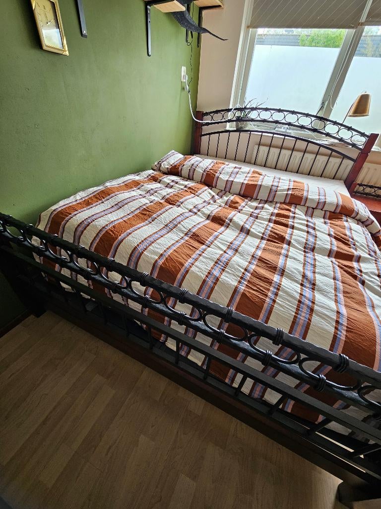 Stevig bed, Huis en Inrichting, Slaapkamer | Bedden, Ophalen, Gebruikt, Tweepersoons, 180 cm