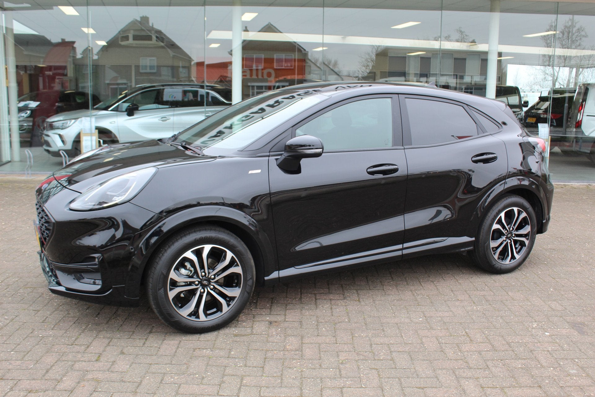Ford Puma 1.0-125pk EcoBoost Hybrid ST-Line. April 2024 ! Sl, Auto's, Voorwielaandrijving, 12 maanden, Stof, Zwart