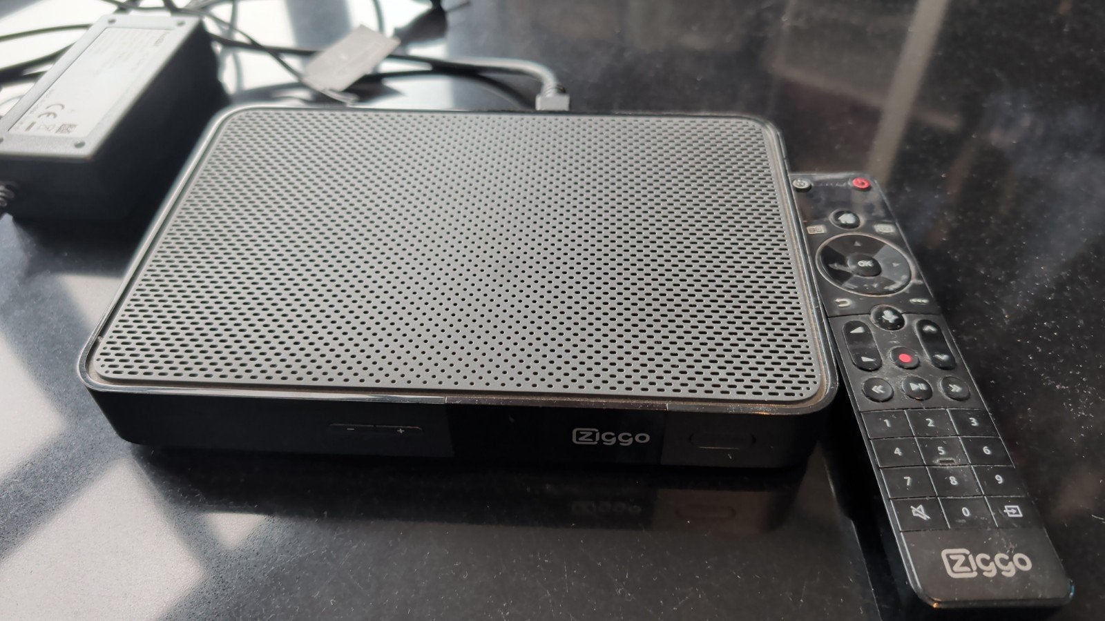 Ziggo Mediabox met afstandsbediening en HDMI kabel, Ophalen of Verzenden, Gebruikt, Decoder