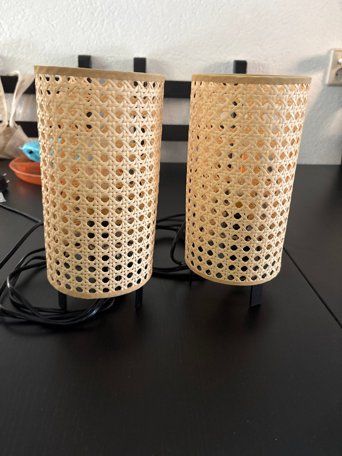 Set van 2 rotan nachtkastlampjes, Huis en Inrichting, Lampen | Tafellampen, Gebruikt, Natuurlijk materiaal, Met stekker, Landelijk
