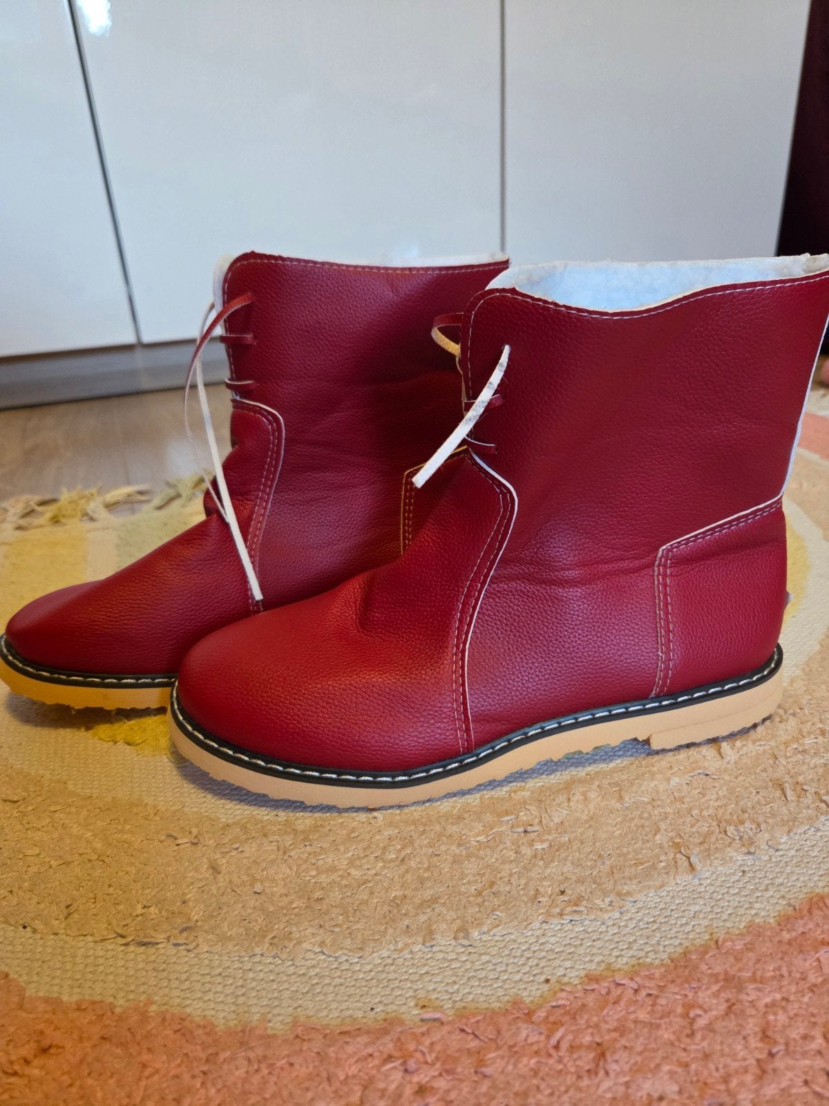 Nieuw: bordeaux/ burgundy rode enkel laarsjes met voering
Li, Lage of Enkellaarzen, Nieuw, Ophalen of Verzenden, Rood