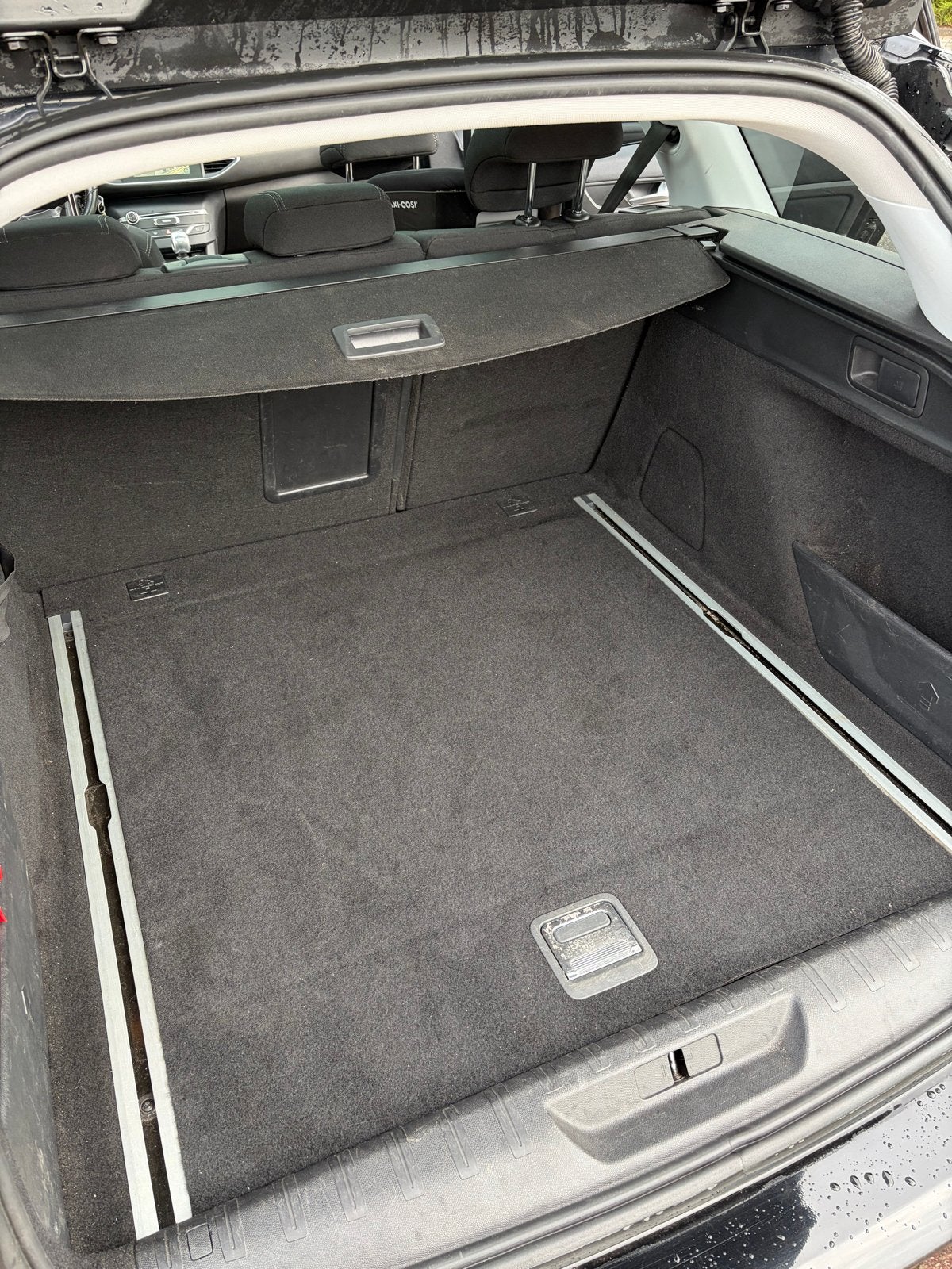Foto 23 van Peugeot 308 1.2 E-thp 130pk 2015 Zwart LEKT KOELVLOEISTOF