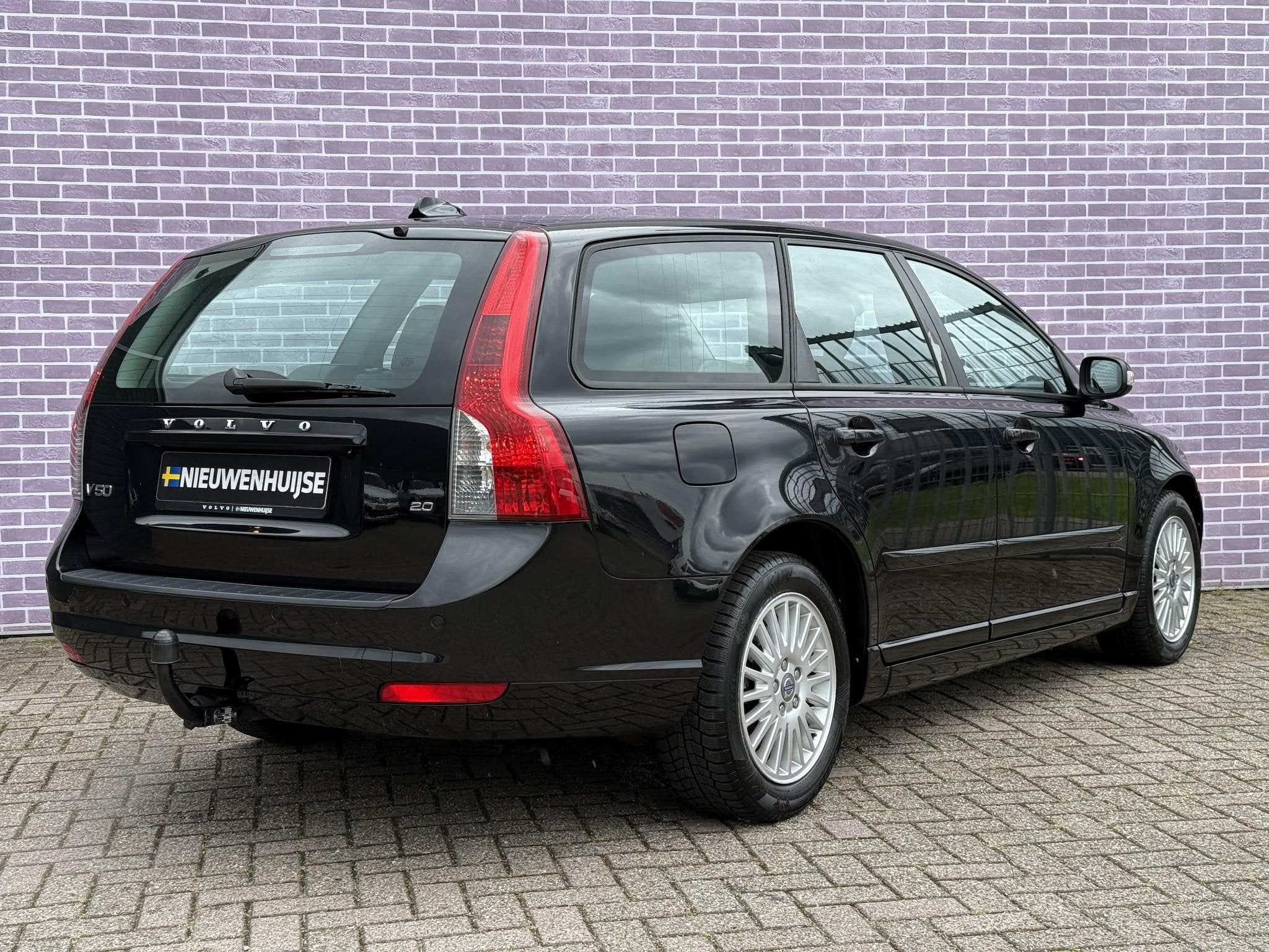 Volvo V50 2.0 Edition II | 12 mnd BOVAG garantie | Trekhaak, Voorwielaandrijving, Zwart, 4 cilinders, Zwart
