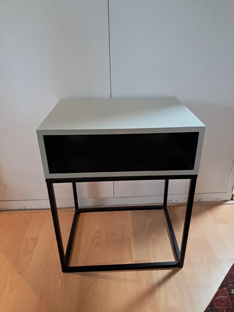 WOOOD nachtkastje Rio van Karwei grijsgroen, Ophalen, Zo goed als nieuw, Rond, Minder dan 55 cm