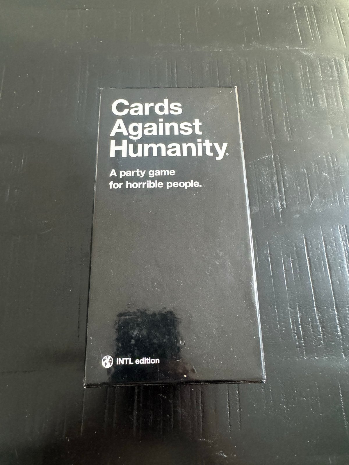 Cards Against Humanity - INTL Edition, Drie of vier spelers, Ophalen of Verzenden, Zo goed als nieuw