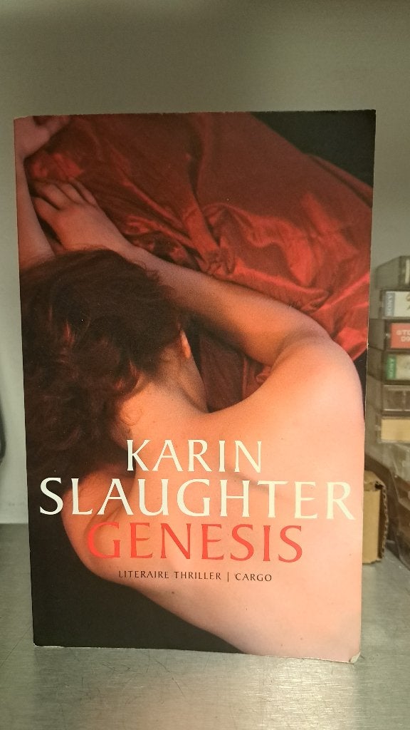 Karin Slaughter-Genesis (Z258-161), Ophalen of Verzenden, Zo goed als nieuw