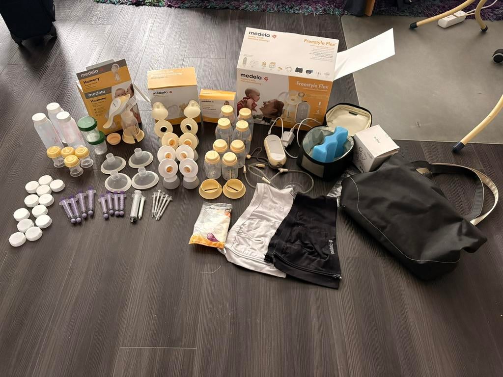 Medela borstkolf met extra toebehoren, Ophalen of Verzenden, Gebruikt, Borstkolf