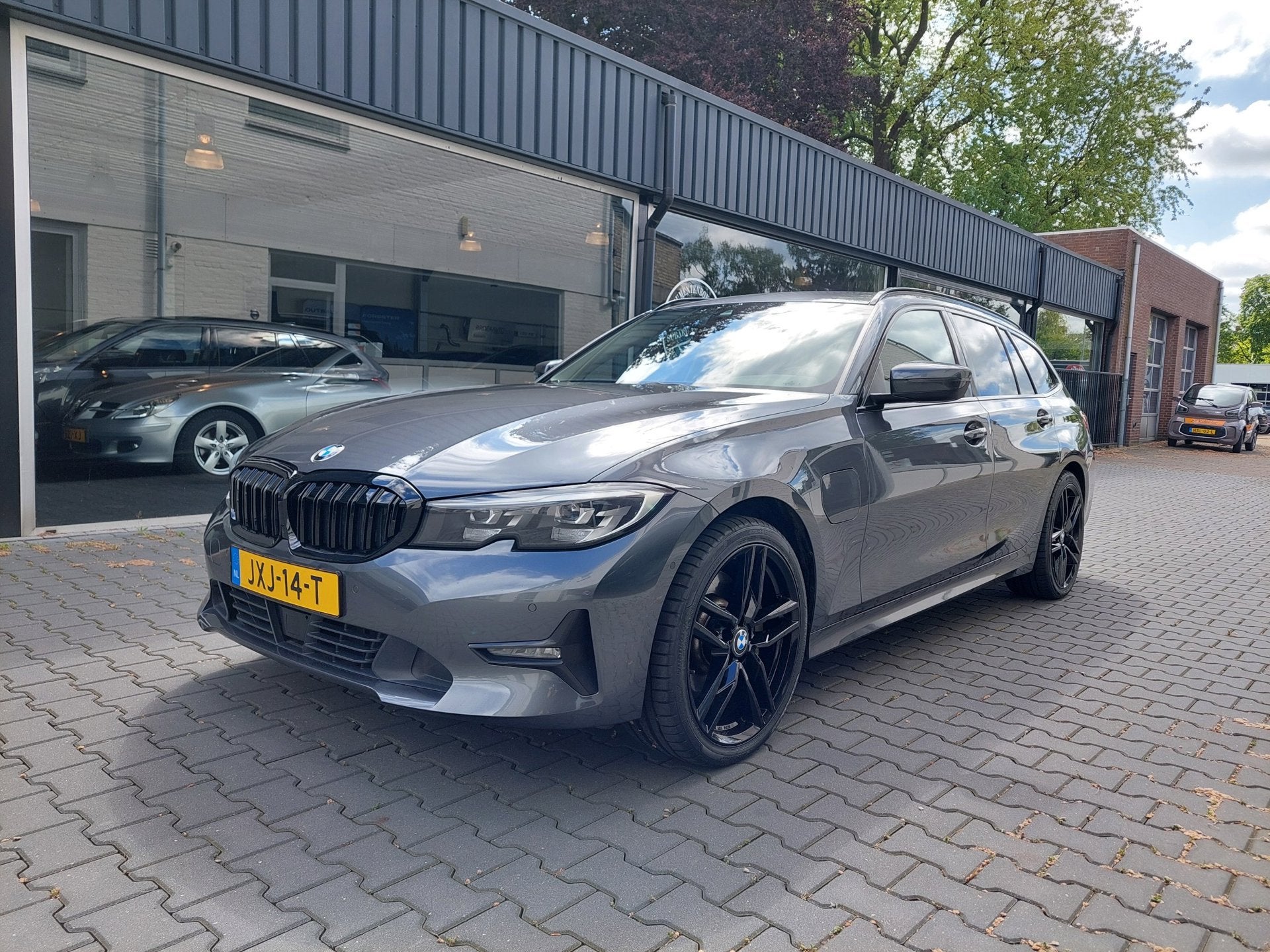 BMW 3-serie Touring 330e Business Edition Plus Inclusief Gar, Auto's, Achterwielaandrijving, Gebruikt, 4 cilinders, Met garantie (alle)