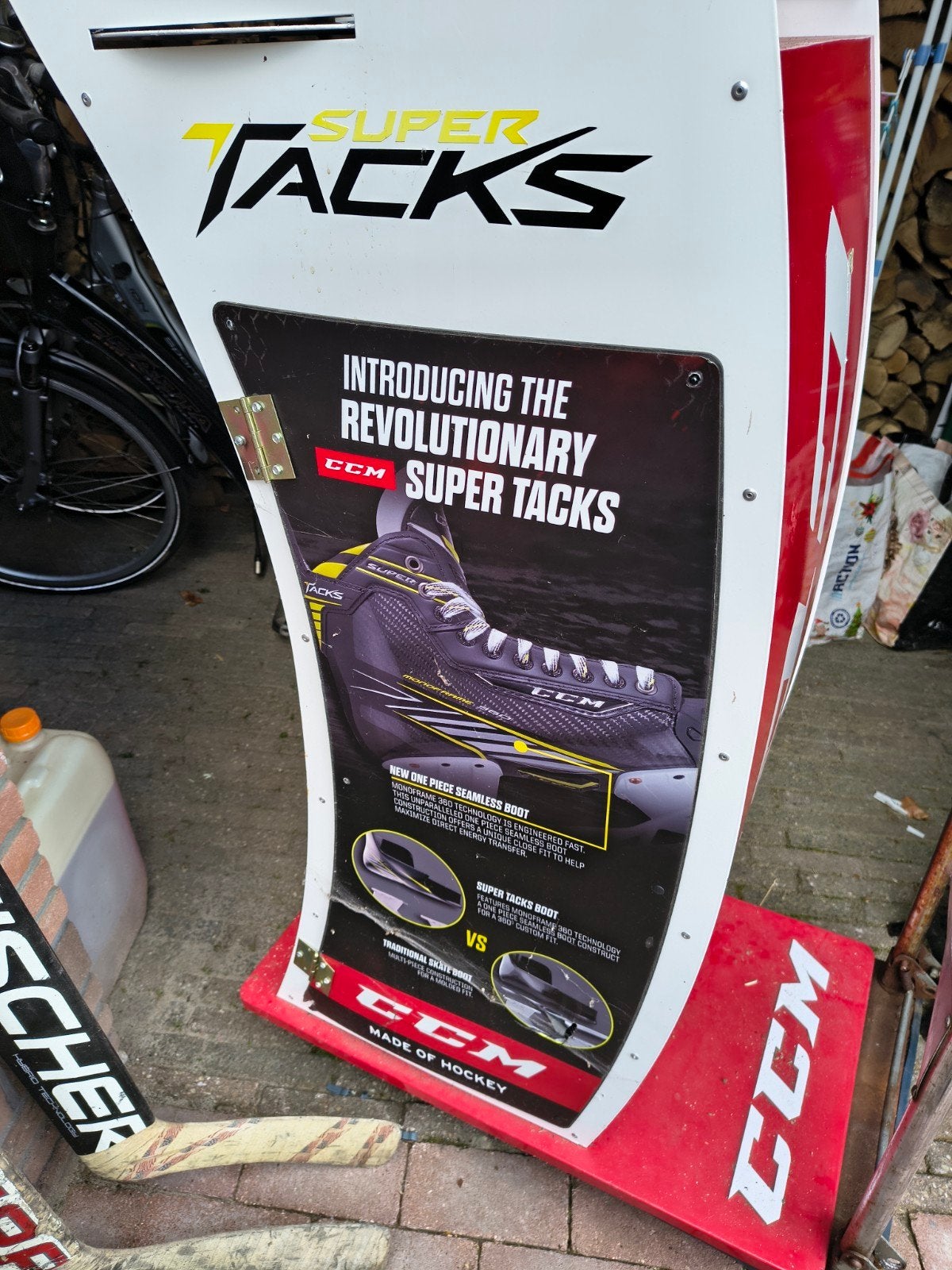 Ccm display kast, Sport en Fitness, Ophalen, Gebruikt, Schaatsen