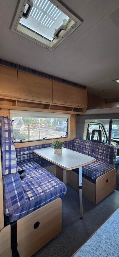 Dethleffs camper. Instapklaar, gelijk op vakantie!, Rondzit, Dethleffs, Koelkast, Vast bed